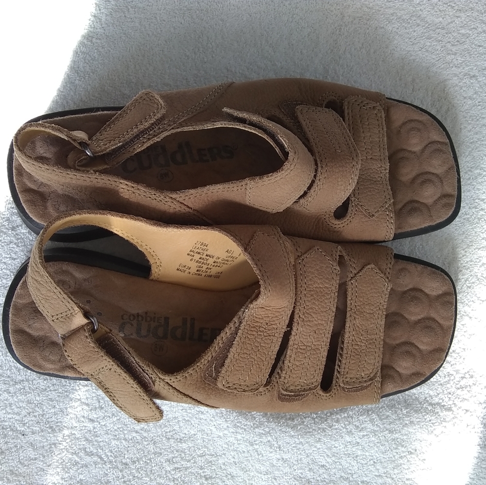Women's Cobbie cuddlers sandals sz 8M gently worn